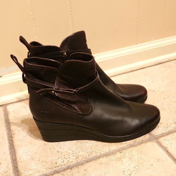 Ugg Women's "Emalie" Brown Suede & Leather Wedge Heel Ankle Boots Size 12 - Picture 1 of 12
